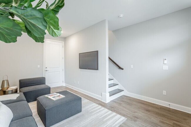 Foto del edificio - 2316 E 18th St Pl