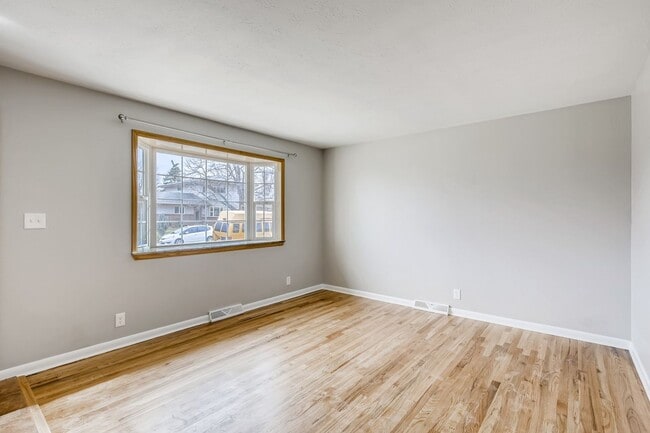 Building Photo - 835 38th St