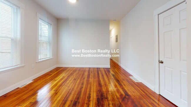 Foto del edificio - 16 R Warren Ave