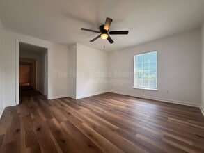 Building Photo - 1080 E Elmwood Dr