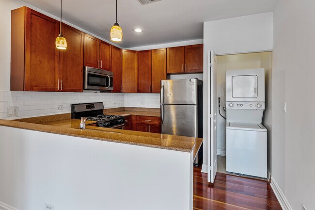 Foto del edificio - 7227 N Rogers Ave