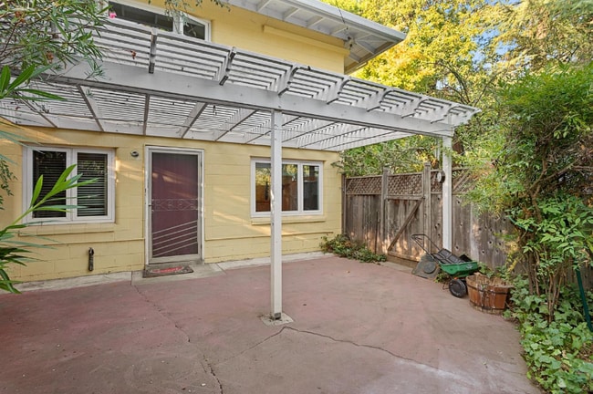 Building Photo - 3145 Sheridan St