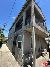 Building Photo - 229 E 85th St