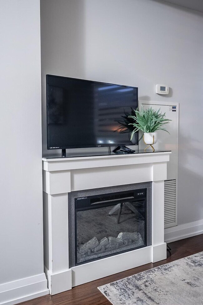 Building Photo - 5 Sheppard Ave