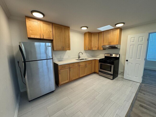 Building Photo - Half Twin Home- Remodeled & Upgraded. Ligh...