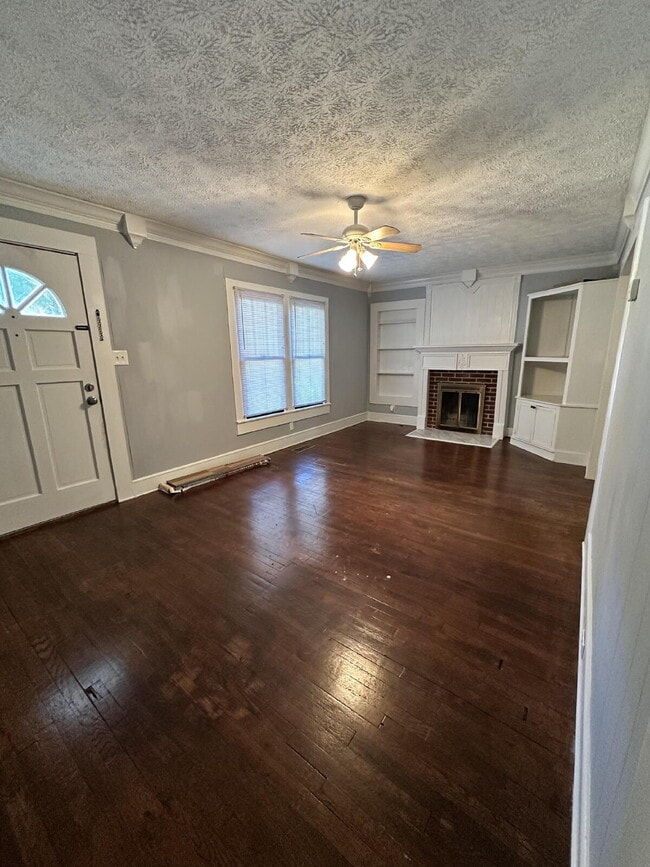 Photo - Charming 3 bed/1 bath in the city! Apartment