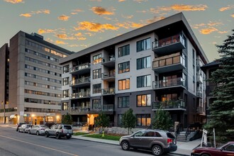 Building Photo - Elva