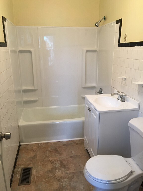 Building Photo - 123 Danforth St