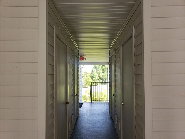 Photo - 1 Bed 1 Bath in desirable Williamsburg area of SW Orlando, $1499 Apartment