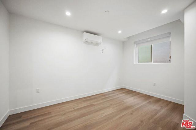 Foto del edificio - 1212 McClellan Dr