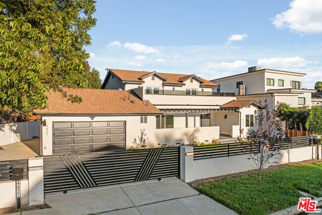 Building Photo - 4824 Saloma Ave