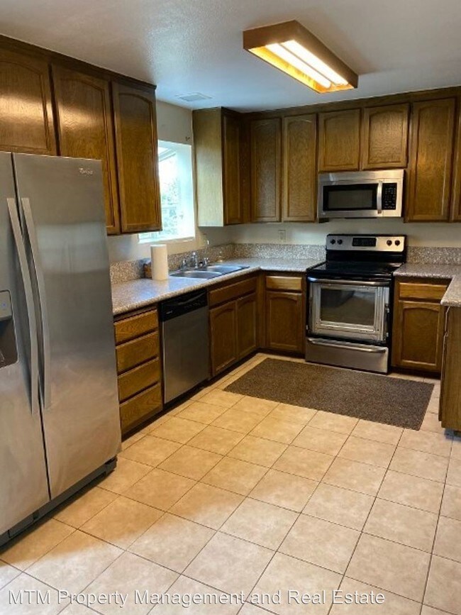 Building Photo - 3 br, 1.5 bath House - 7551 Lookout Loop