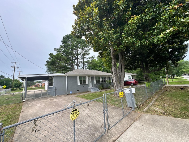 Primary Photo - 3322 S 18th St