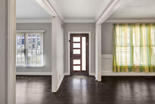 Building Photo - 207 Mellrich Ave NE