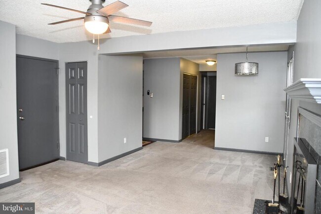 Building Photo - 813 Cambridge Cir