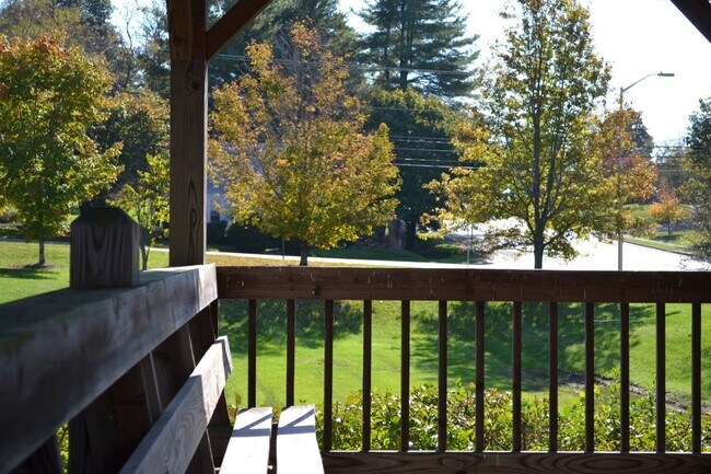 Foto del edificio - Rutherford Townhomes 4 Bedroom 3 Bathroom