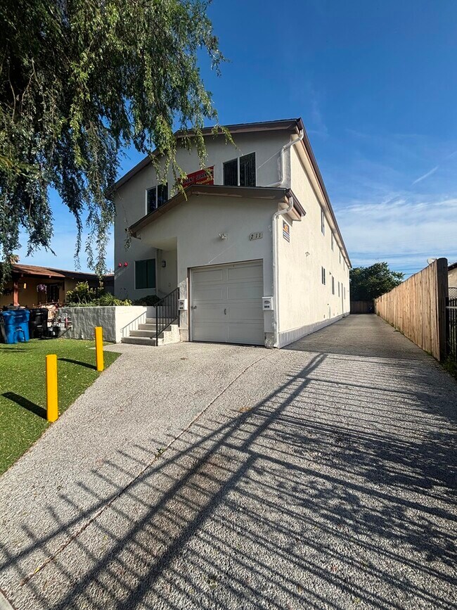 Foto del edificio - 213 W 82nd St