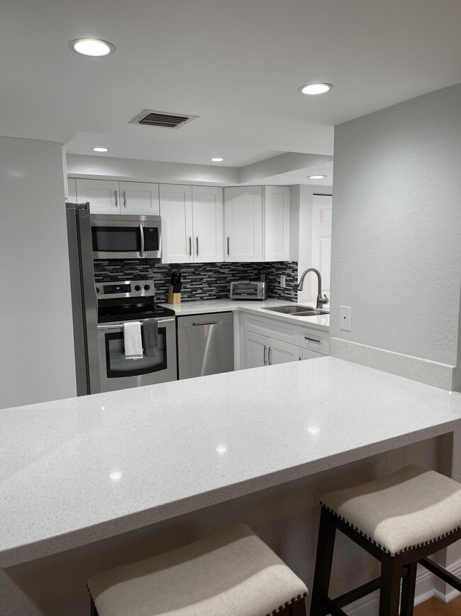 Building Photo - 1660 12 Oaks Way