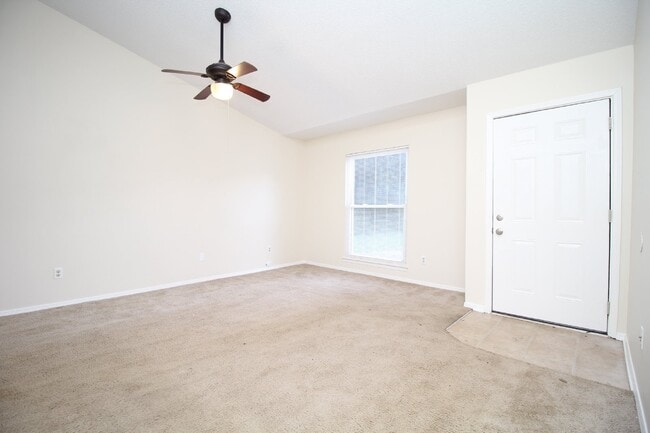Building Photo - Updated 3BR/2BA Home in Crystal Wells Subdivision with Fresh Paint, High Ceilings, Private Primar...