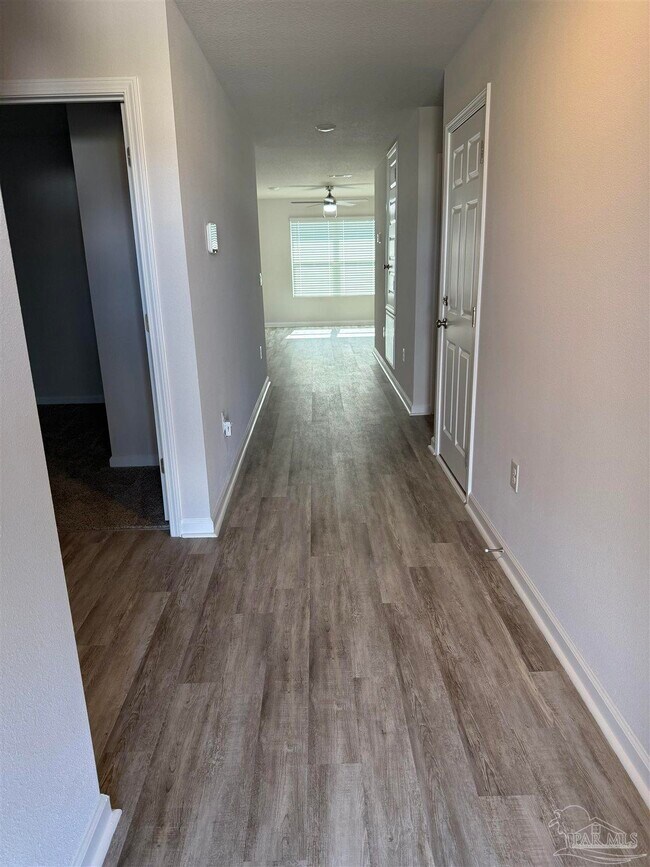 Foto del edificio - 4335 Redbay Ct