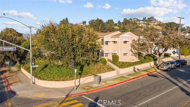 Foto principal - 1305 E Glenoaks Blvd