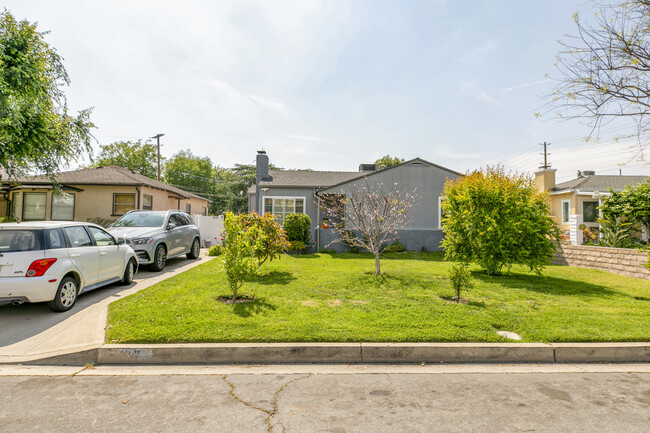 Foto del edificio - 1527 N Screenland Dr