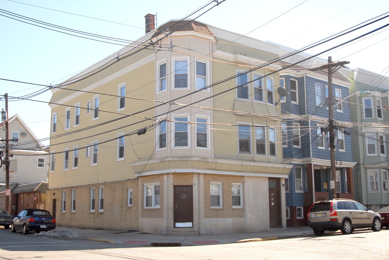 Foto principal - 46 Highland Ave