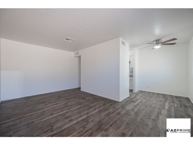 Foto del edificio - Step Into This Thoughtfully Remodeled 1/1 ...
