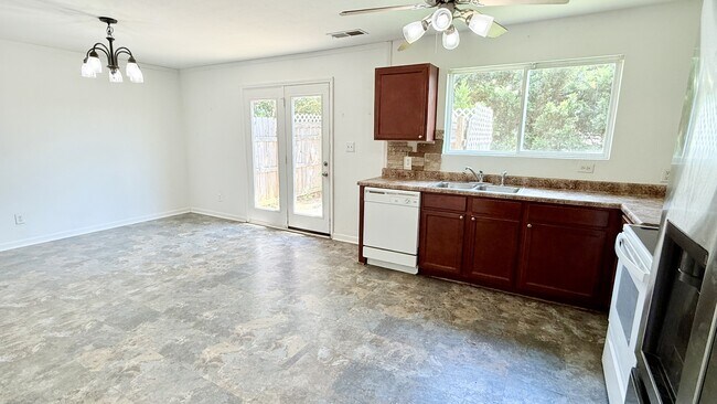 Foto del edificio - 15251 Tyler Mill Dr