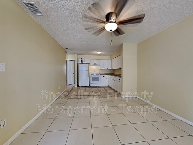 Foto del edificio - 8305 N Marks St
