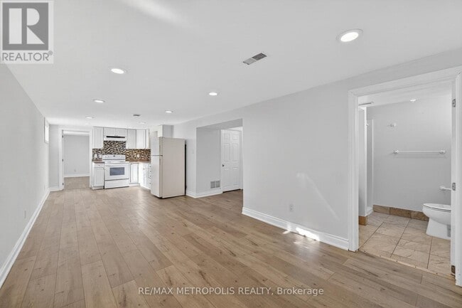 Building Photo - 266 Napier St