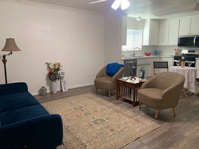 Foto del edificio - 3 Bed 2 bath House in City of Tehachapi!