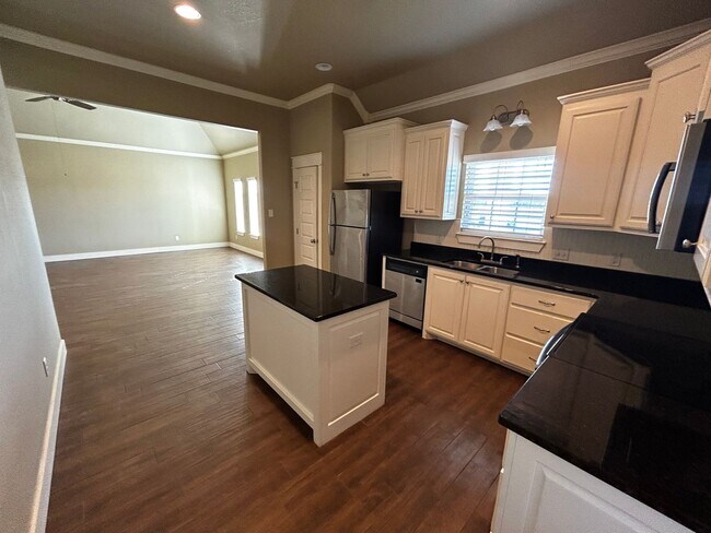 Foto del edificio - Beautiful three bedroom three-bathroom Napa home
