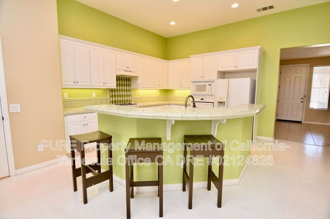 Foto del edificio - 35195 Slater Ave