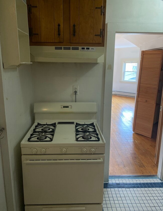 Building Photo - 139 Antrim St