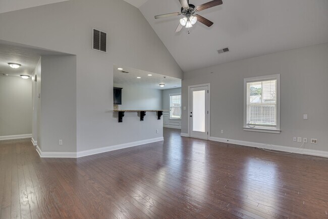 Building Photo - 1721 Dunmore Ave