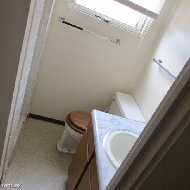 Foto del edificio - 2 br, 1 bath Apartment - 1120 10th Ave. NW