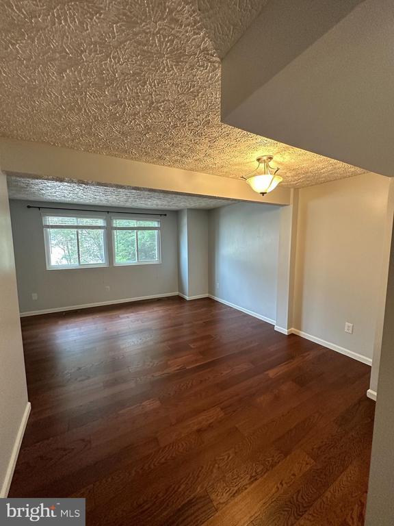 Building Photo - 8540 Golden Ridge Ct