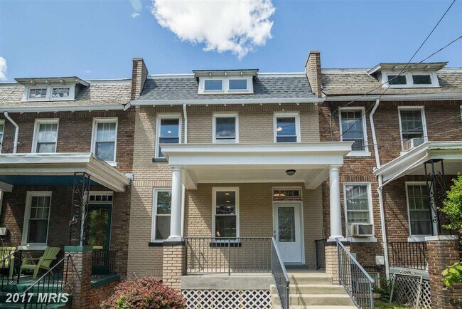 Frente de la casa - 921 Farragut St NW