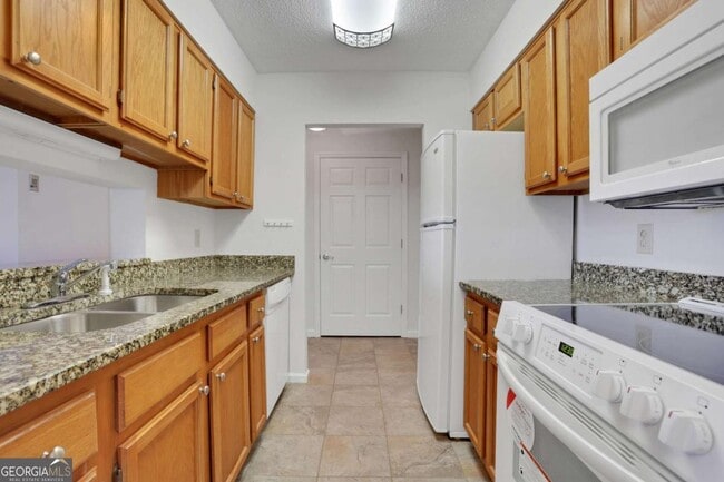 Building Photo - 300 Johnson Ferry Rd