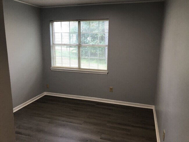 Foto del edificio - 726 A Robindale Dr