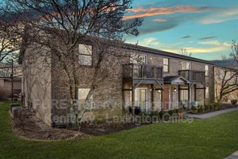 Primary Photo - 352 Redding Rd