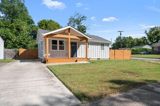 Building Photo - 2600 Aspen Dr
