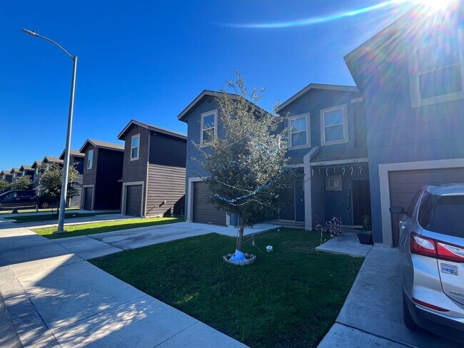 Foto del edificio - 6962 Lakeview Dr.