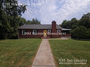 Building Photo - 2705 Meadowview Dr NW