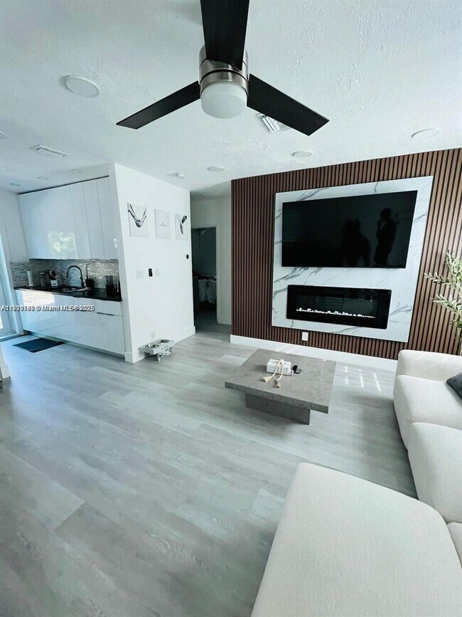 Foto del edificio - 872 NW 16th Terrace