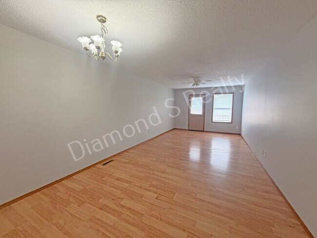 Building Photo - 1499 W Rainey St