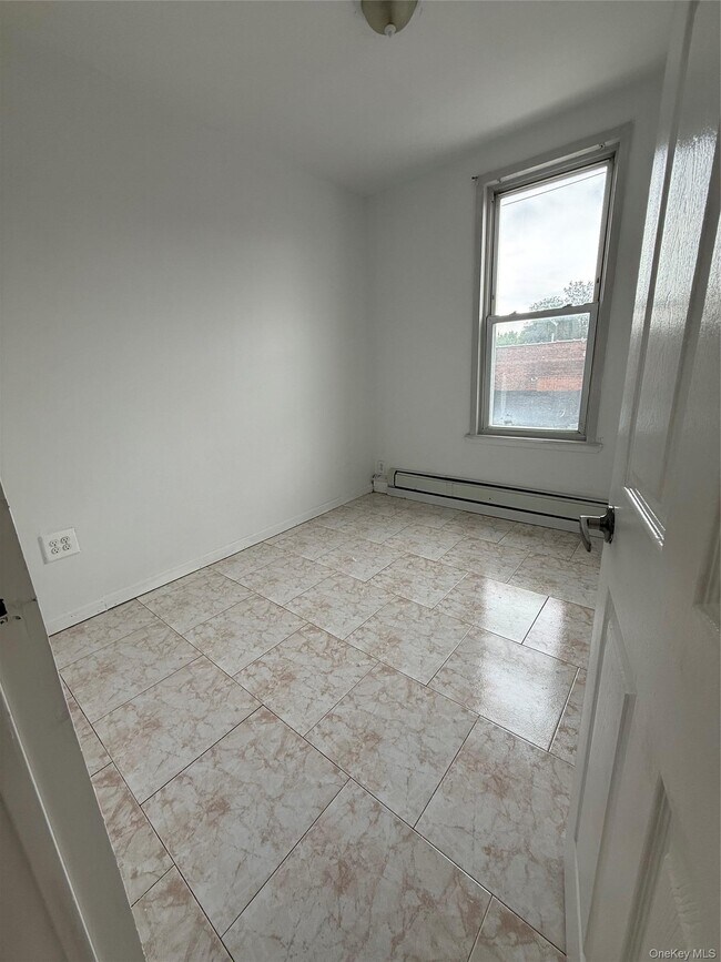 Foto del edificio - 60-20 60th St