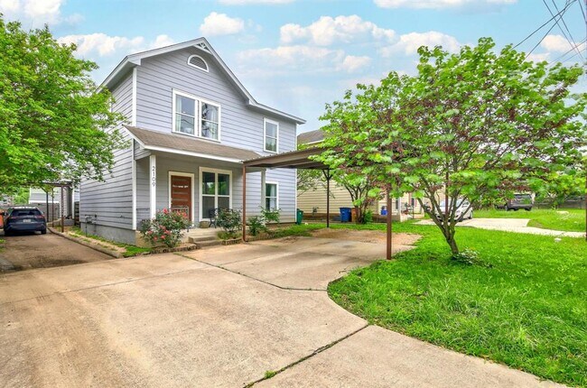 Foto del edificio - 2109 Maxwell Ln