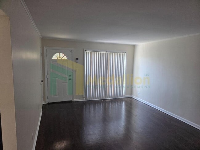 Building Photo - Spacious 3BR/1BA Home with Modern Upgrades